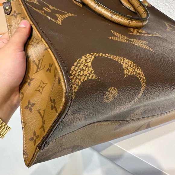 Louis Vuitton Monogram Canvas OnTheGo MM Shoulder Bag Totes - Picture 6 of 11